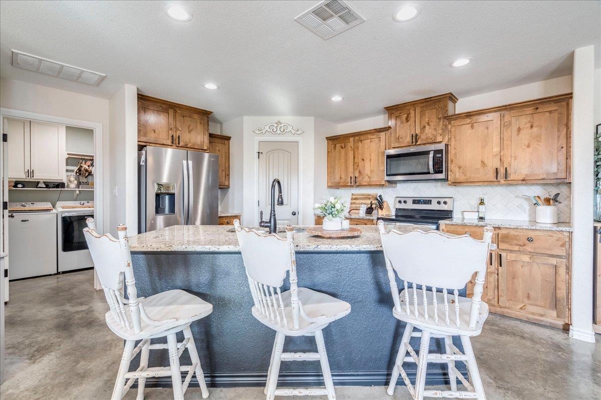 1172 Limestone Dr, Lampasas, TX 76550