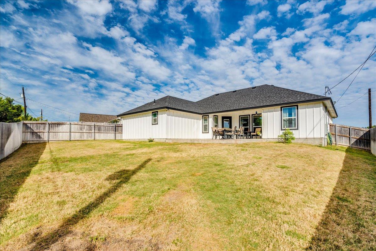 1172 Limestone Dr, Lampasas, TX 76550