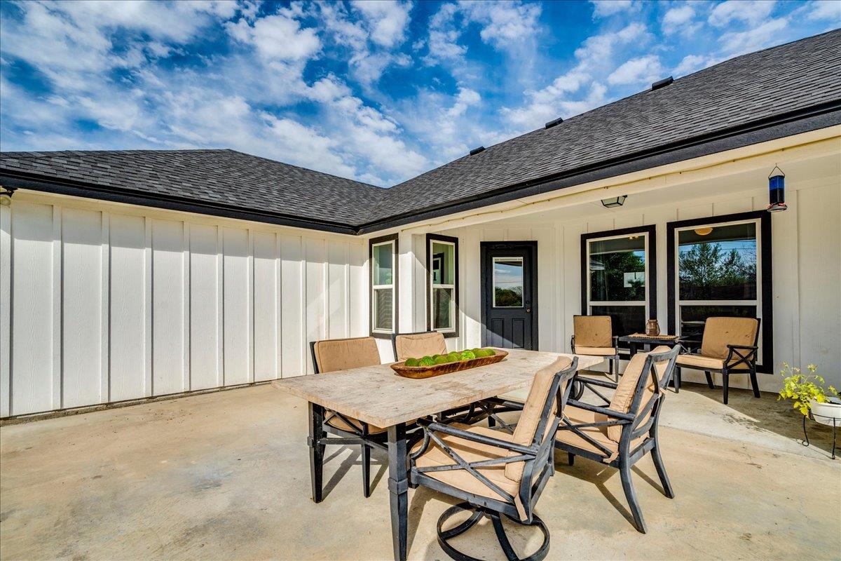 1172 Limestone Dr, Lampasas, TX 76550