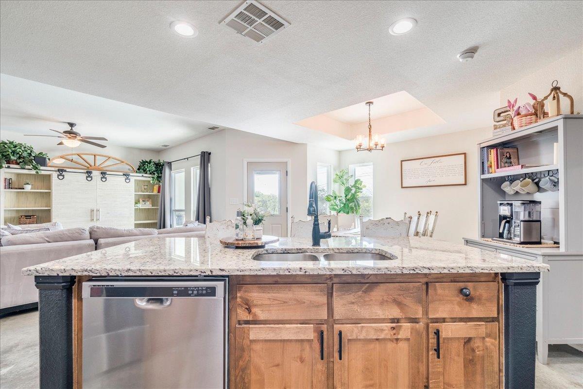 1172 Limestone Dr, Lampasas, TX 76550