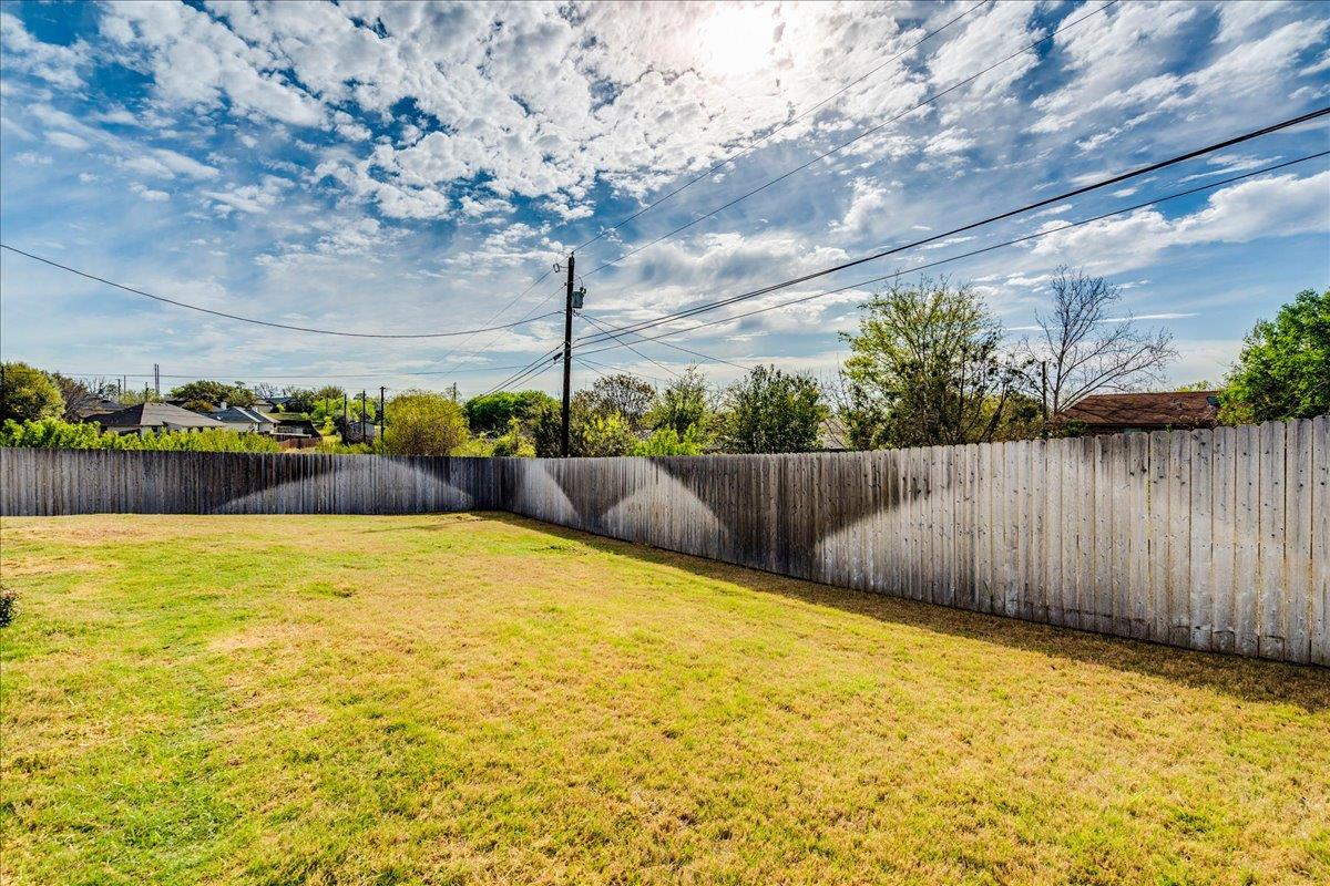 1172 Limestone Dr, Lampasas, TX 76550