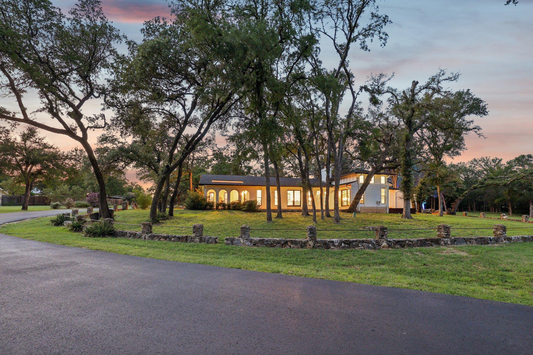 707 Harbor Dr, Georgetown, TX 78633