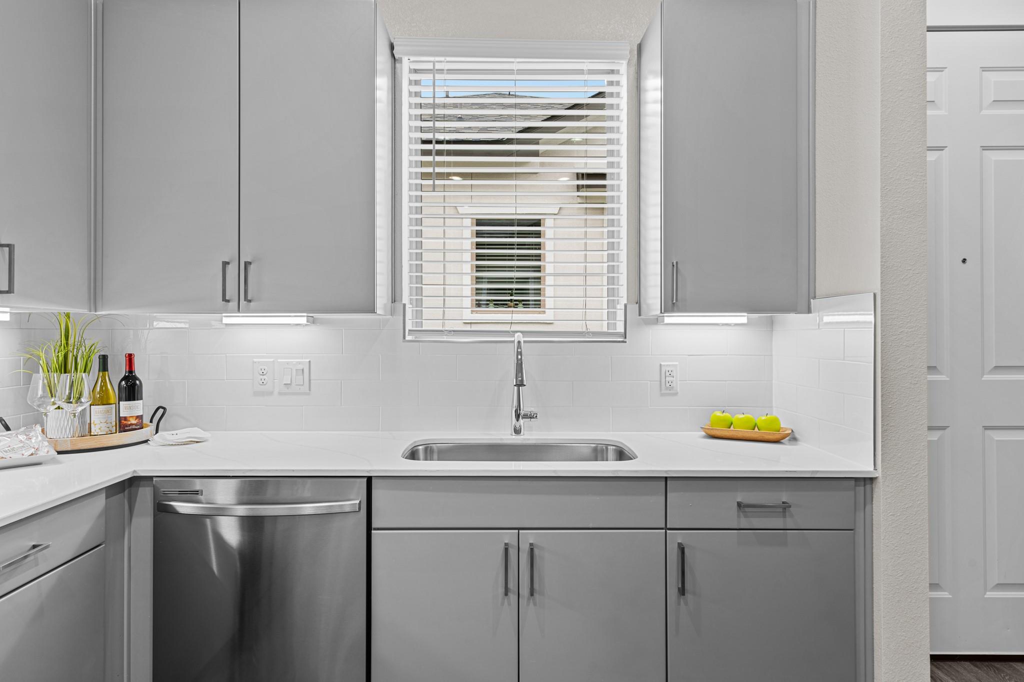 865 Limmer Loop # 813, Hutto, TX 78634