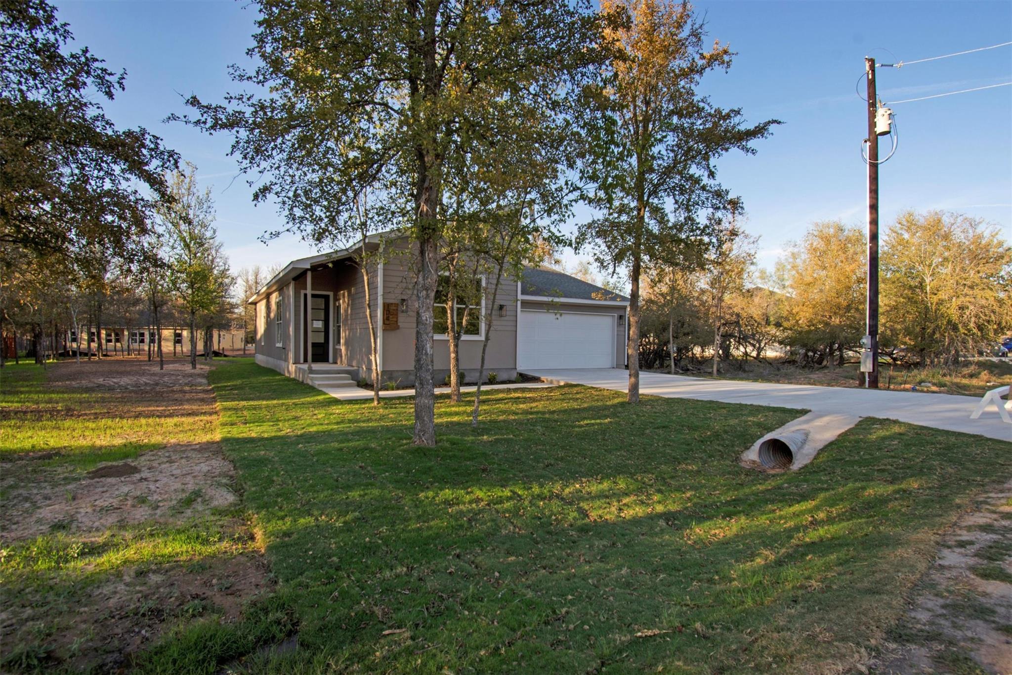 104 Kipapa Ct, Bastrop, TX 78602