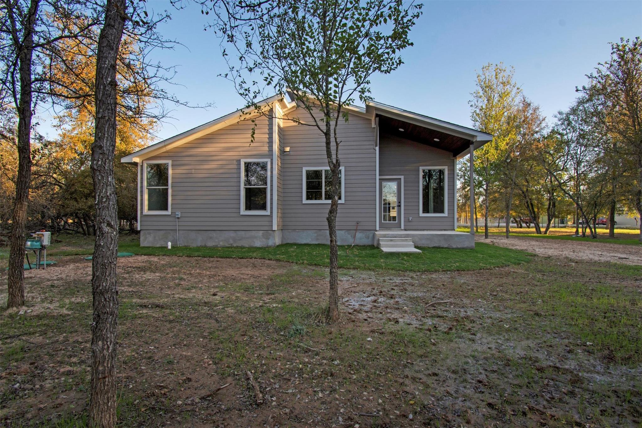 104 Kipapa Ct, Bastrop, TX 78602