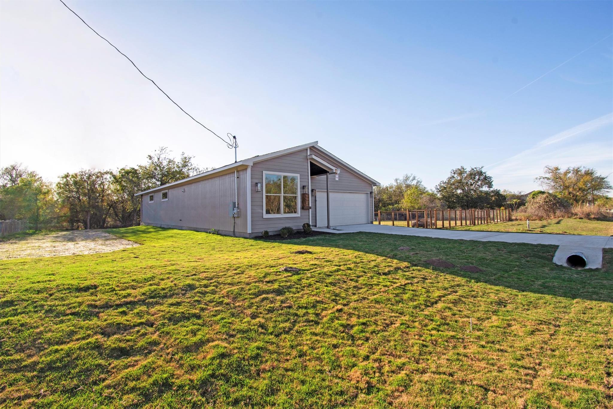 151 Kawainui Ln, Bastrop, TX 78602
