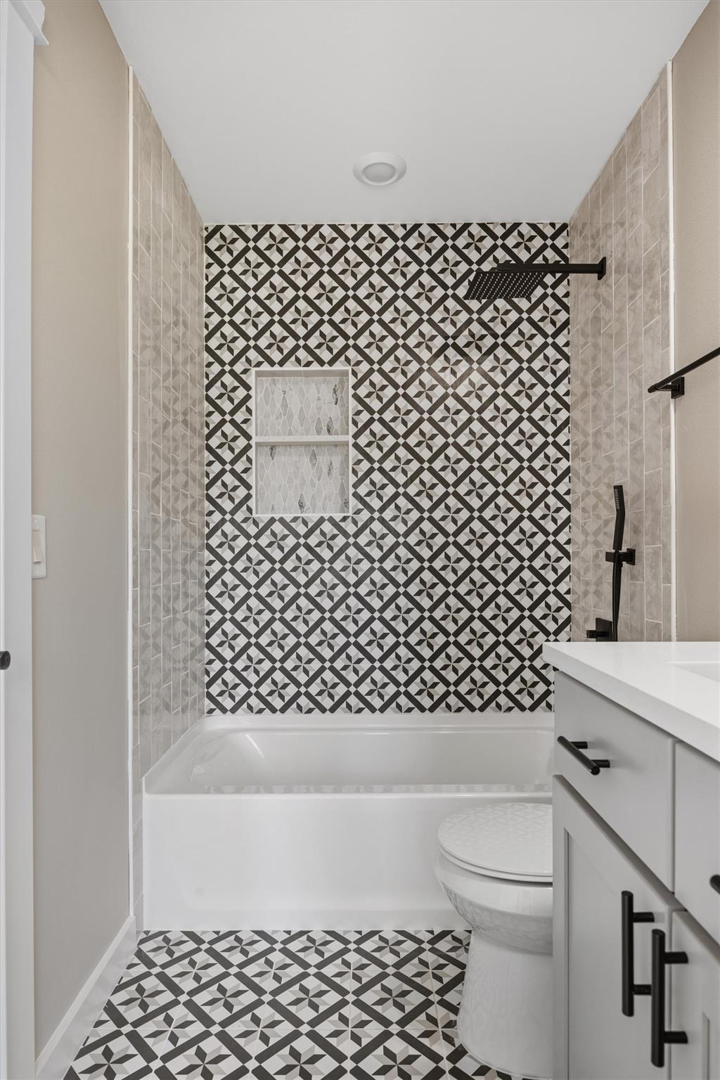 17503 Panorama Dr, Dripping Springs, TX 78620