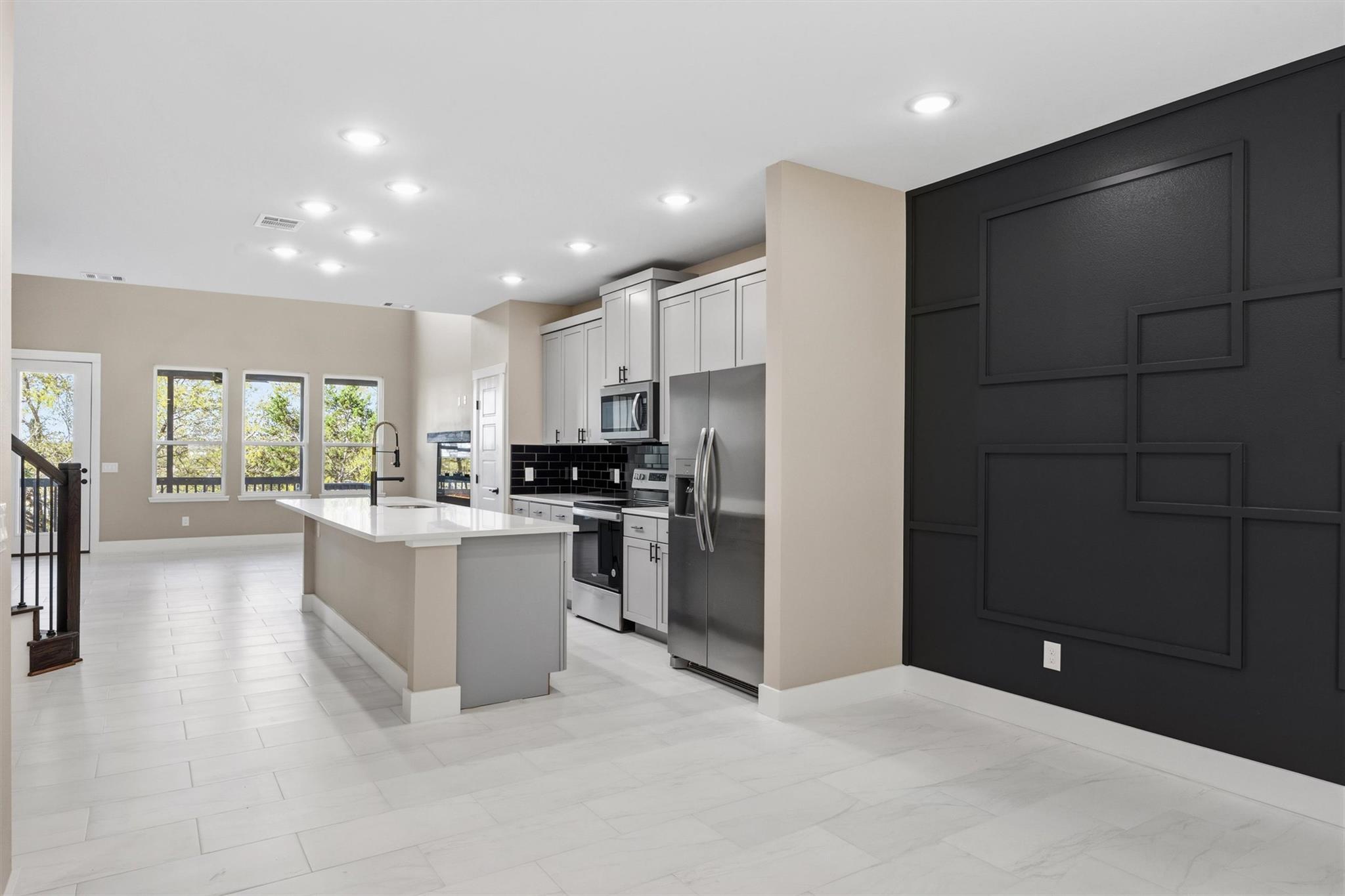 17503 Panorama Dr, Dripping Springs, TX 78620