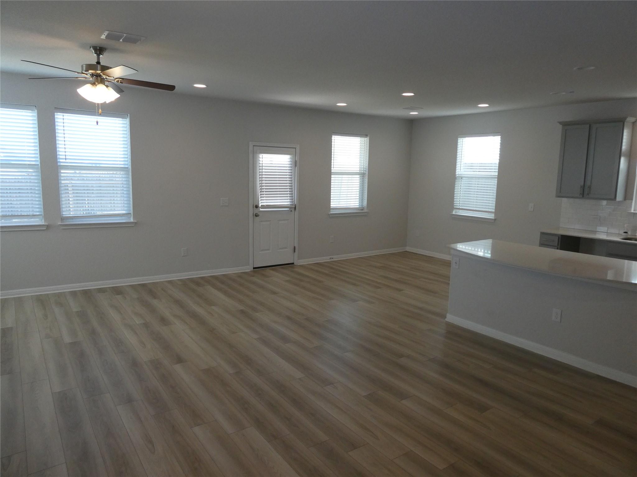 10906 SENTINEL Dr, Austin, TX 78747