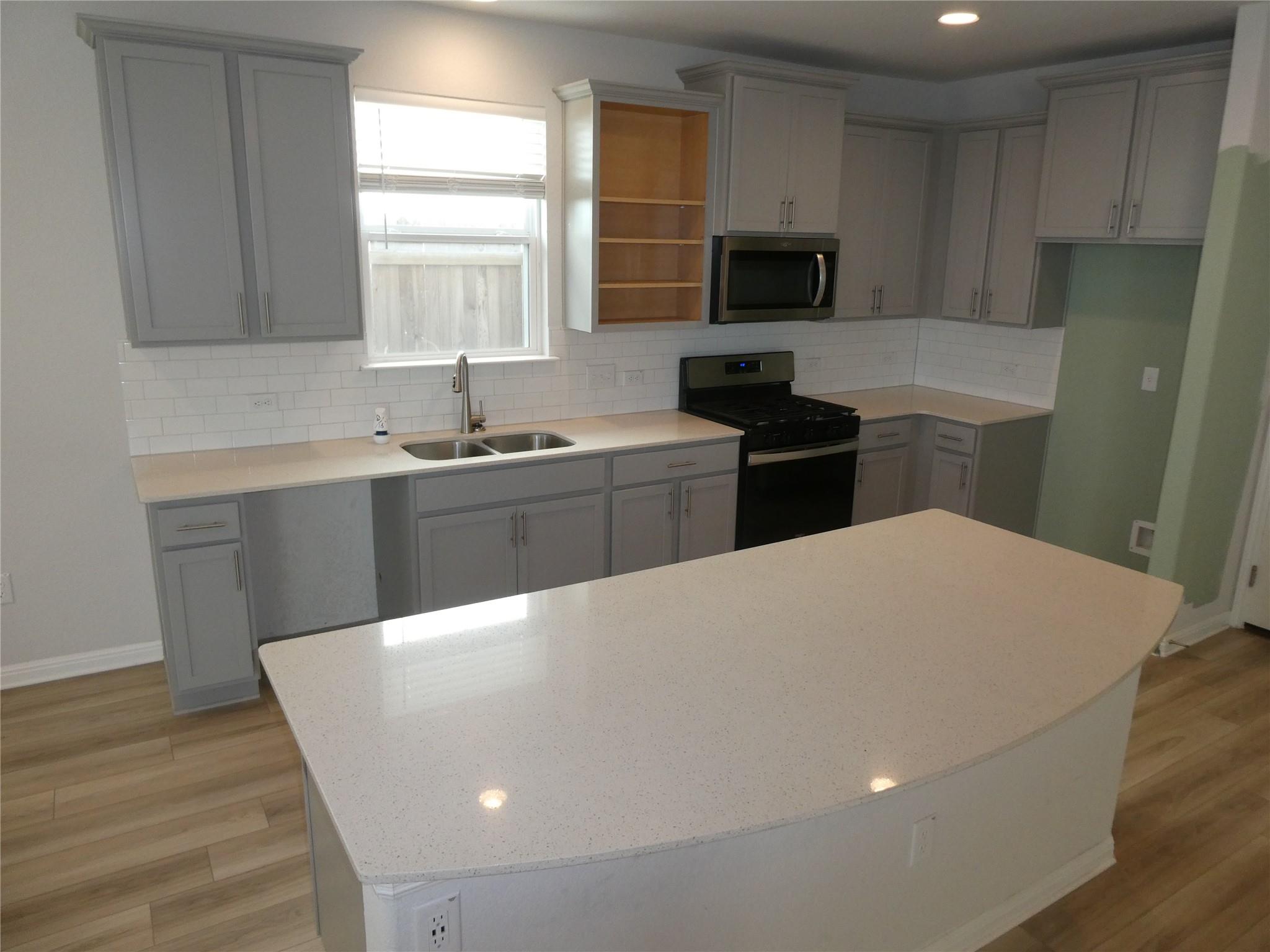 10906 SENTINEL Dr, Austin, TX 78747