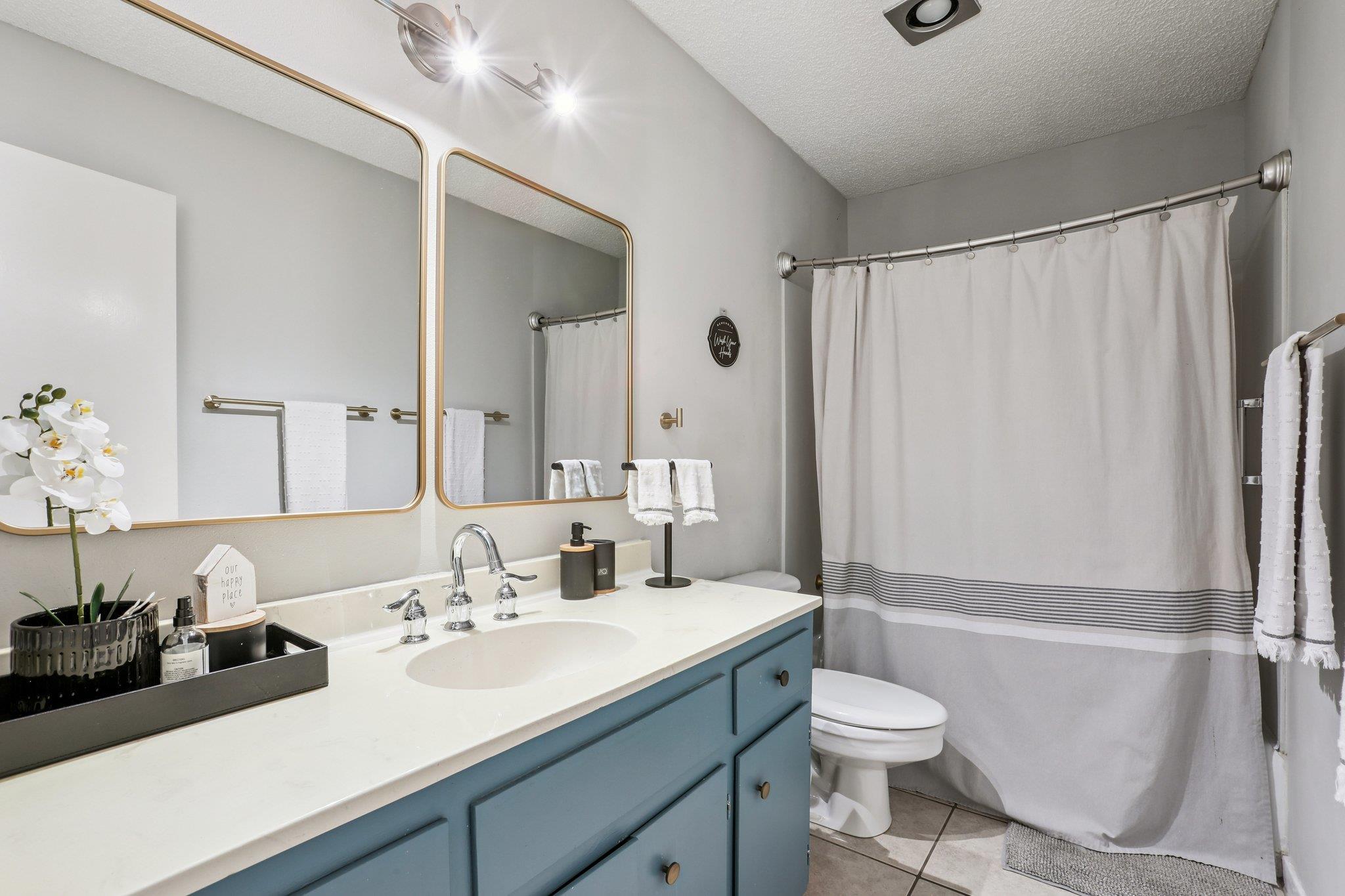 213 Lido St # N2, Lakeway, TX 78734