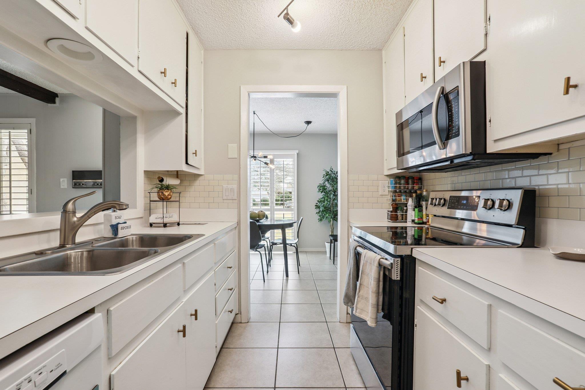 213 Lido St # N2, Lakeway, TX 78734