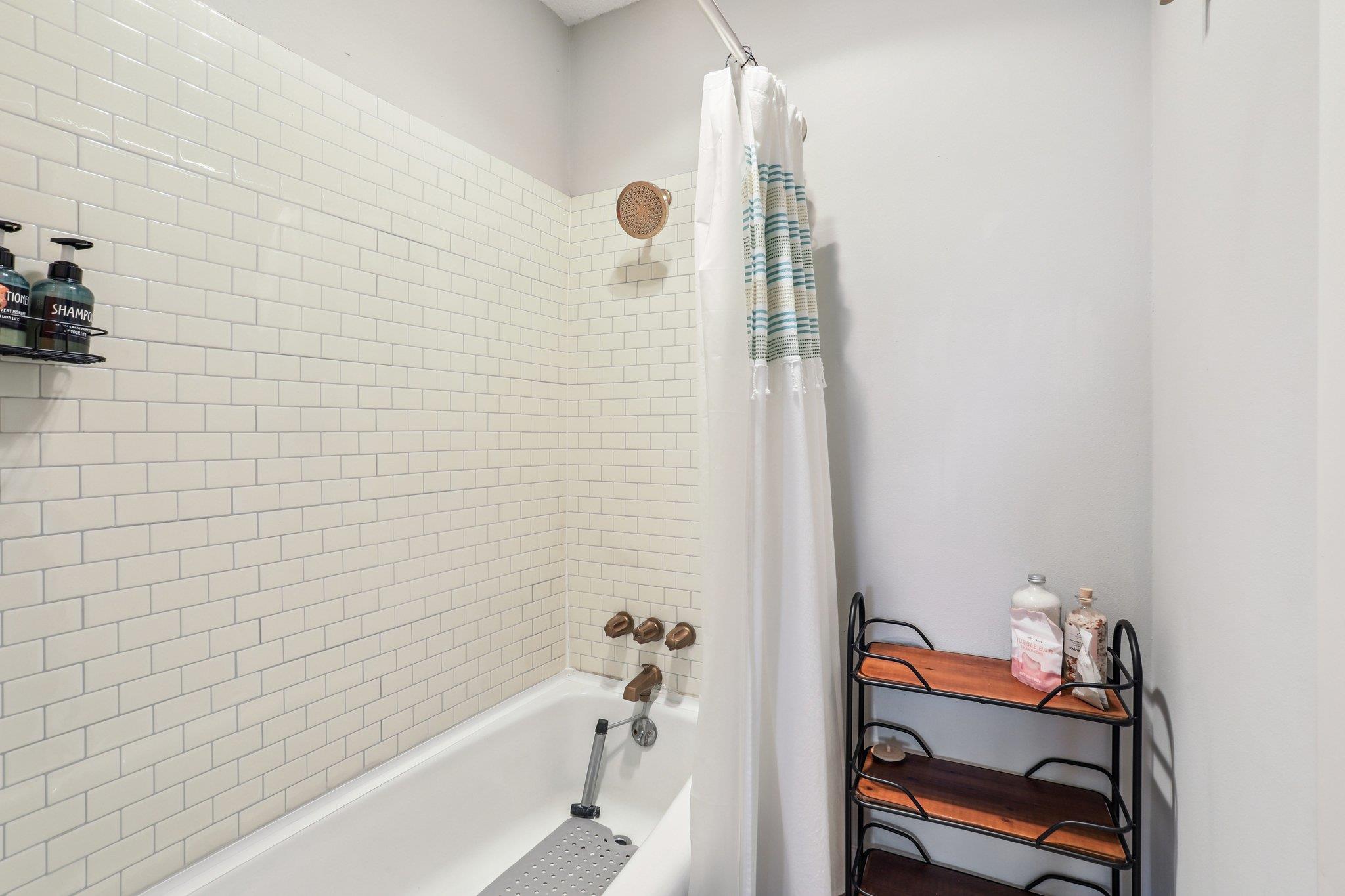 213 Lido St # N2, Lakeway, TX 78734