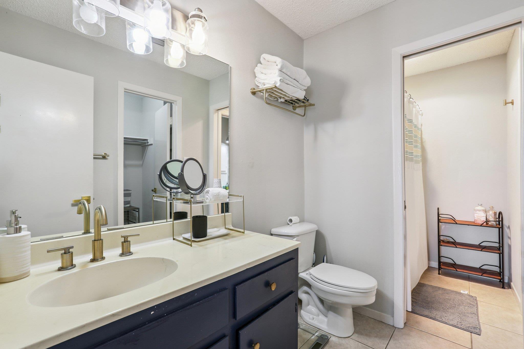 213 Lido St # N2, Lakeway, TX 78734