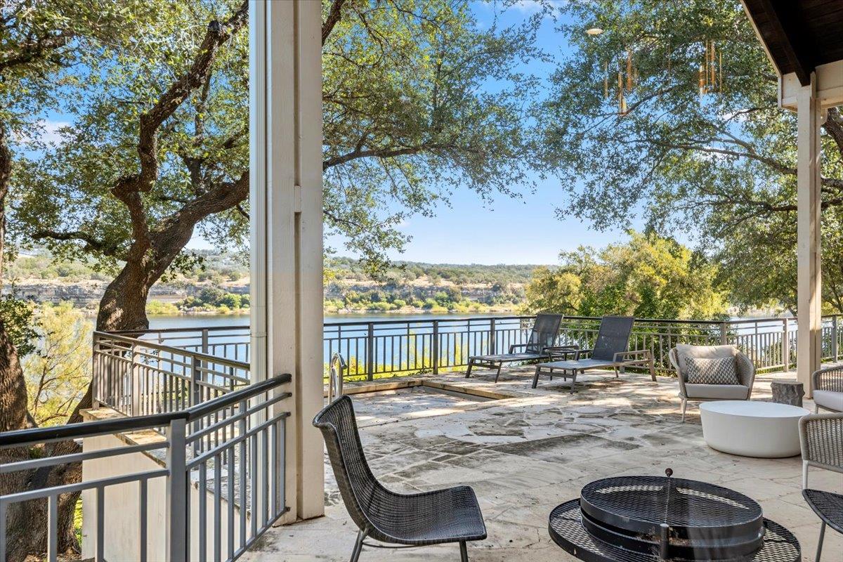 24729 Travis Lakeside Cv, Spicewood, TX 78669