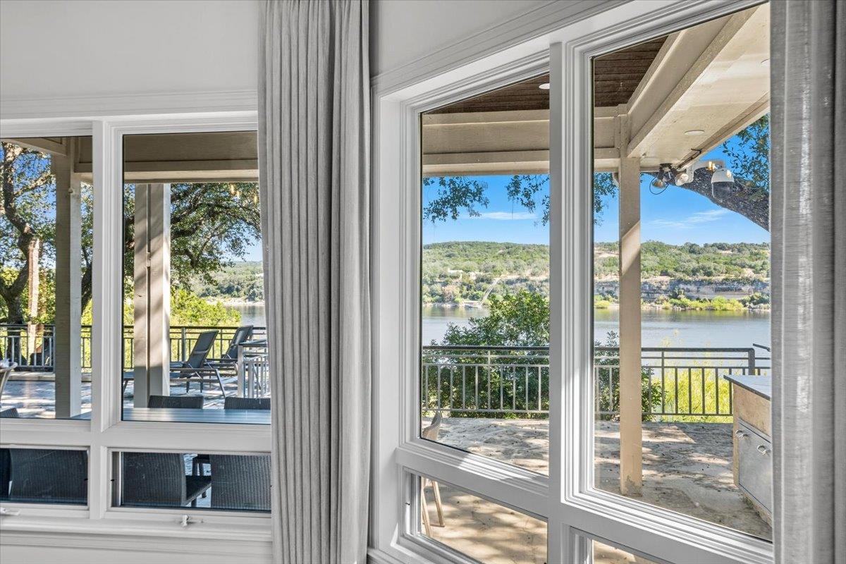 24729 Travis Lakeside Cv, Spicewood, TX 78669