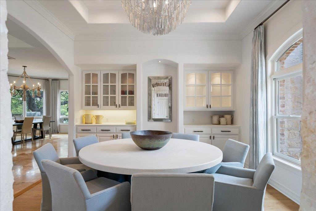 24729 Travis Lakeside Cv, Spicewood, TX 78669