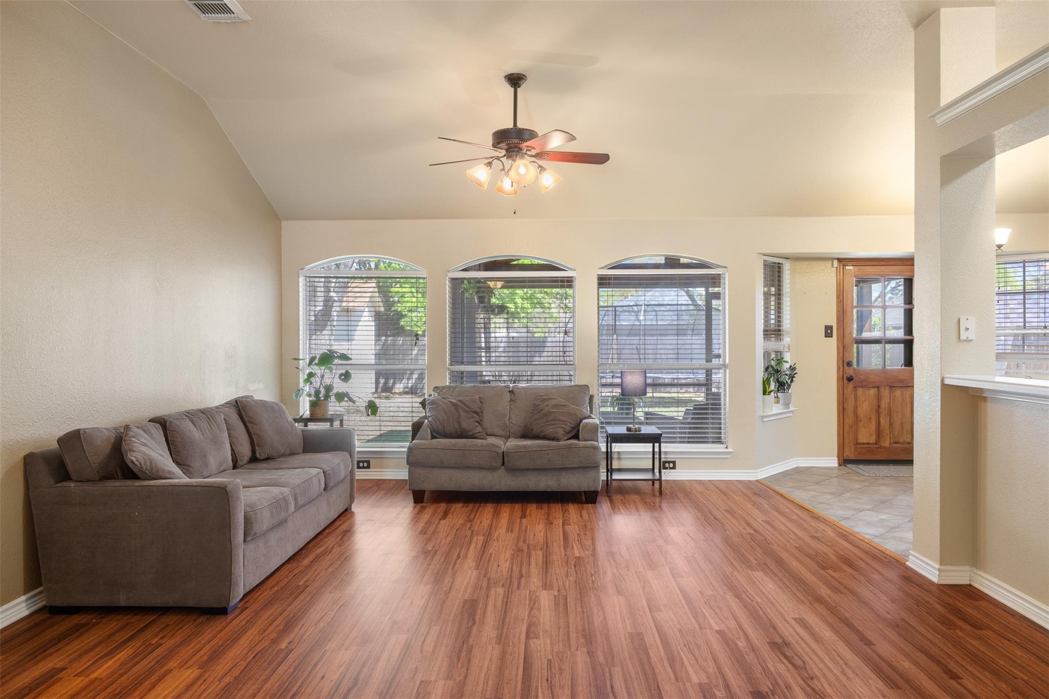 1520 Brandi Cir, Kyle, TX 78640