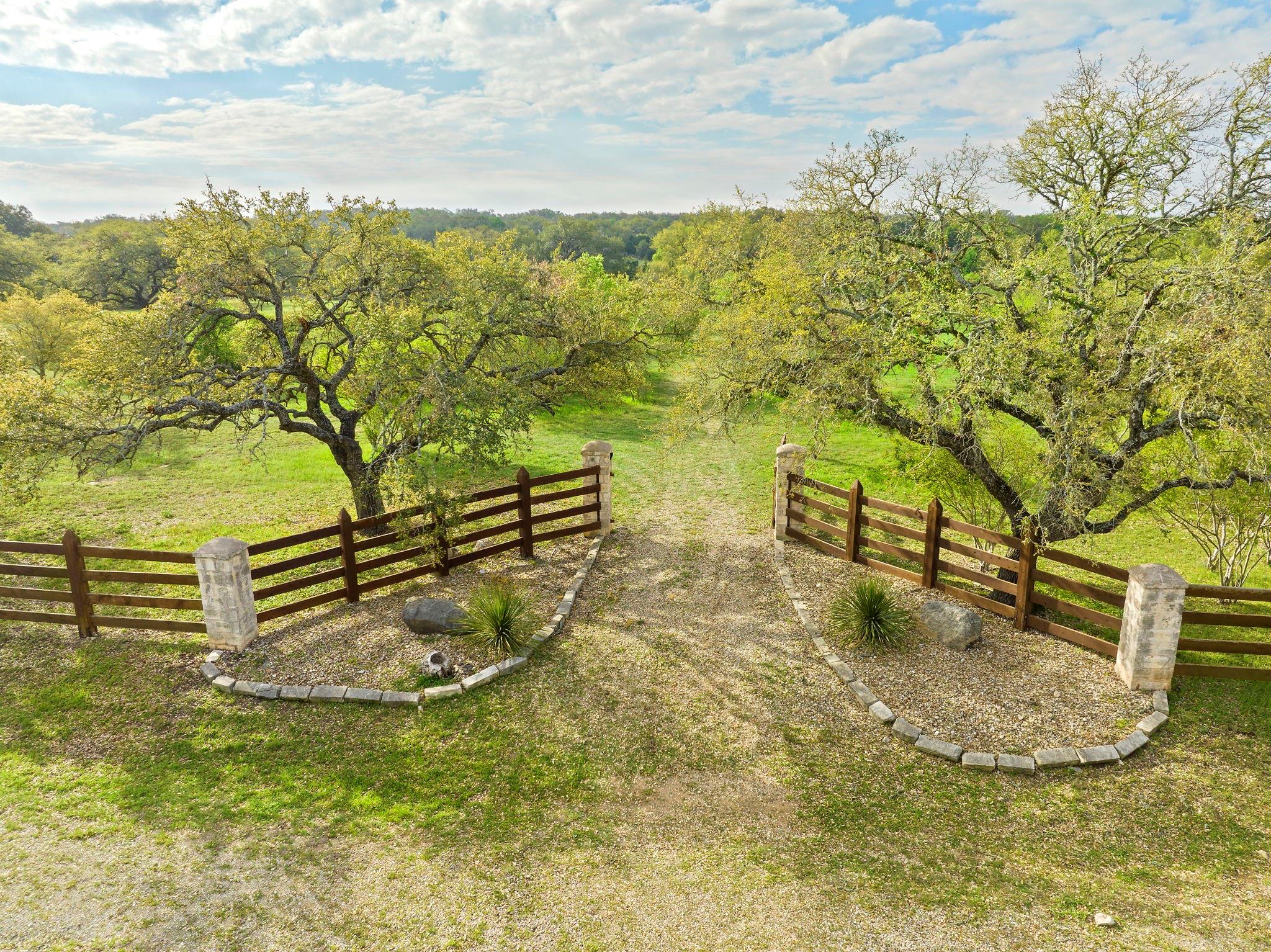 415 E Bartlett Dr, Buda, TX 78610