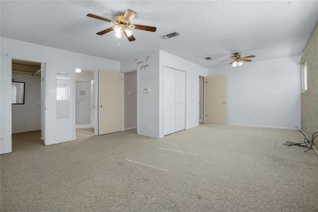 813 S Guadalupe St, Lockhart, TX 78644