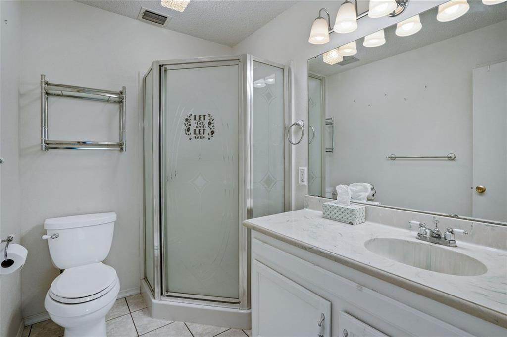 813 S Guadalupe St, Lockhart, TX 78644