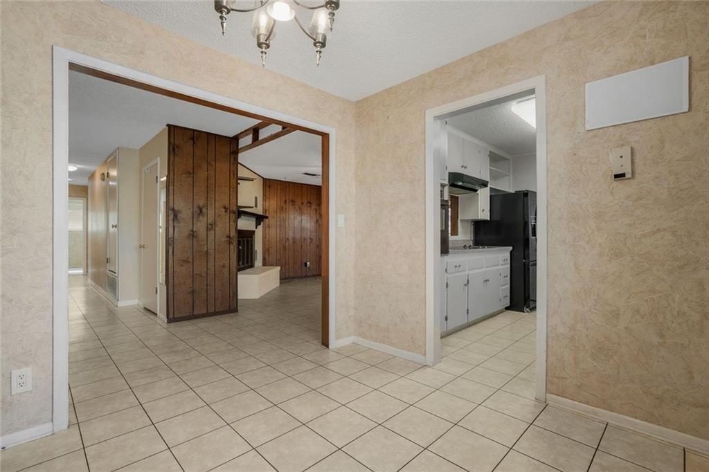 813 S Guadalupe St, Lockhart, TX 78644