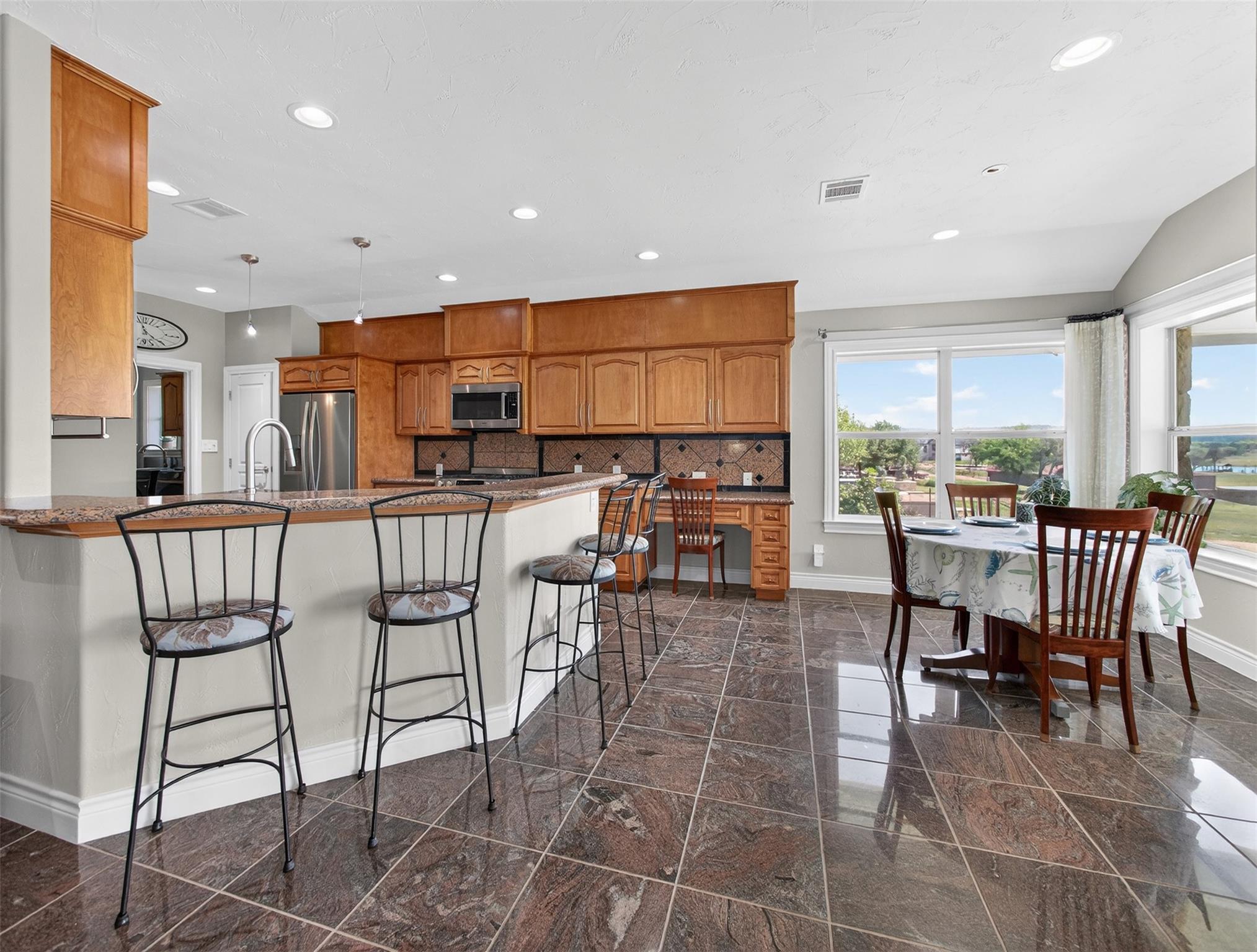 493 Chimney Cove Dr, Marble Falls, TX 78654