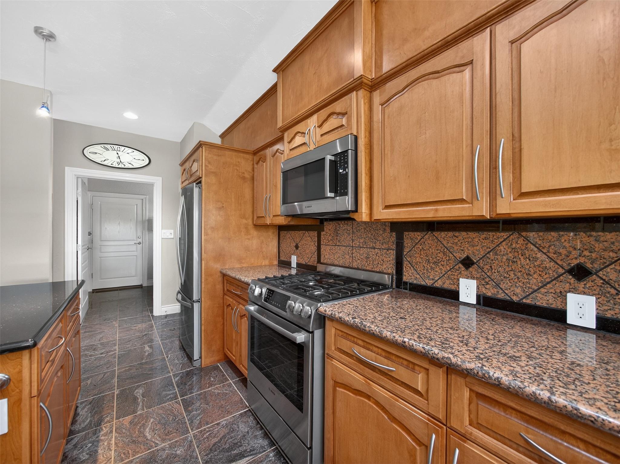 493 Chimney Cove Dr, Marble Falls, TX 78654