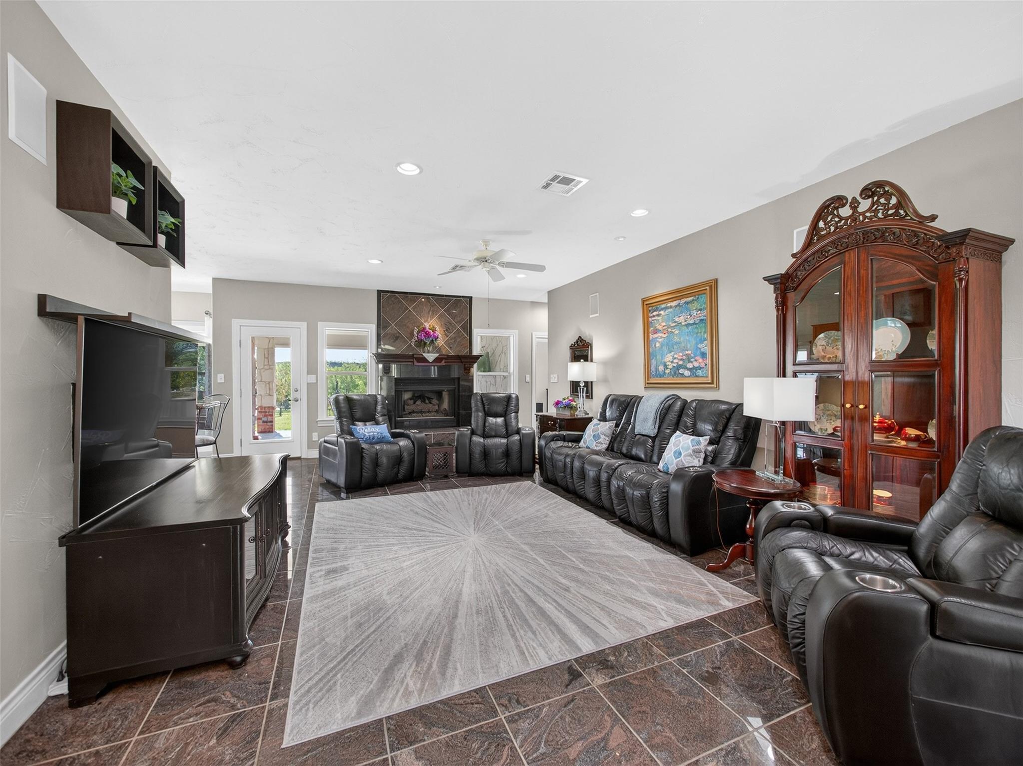 493 Chimney Cove Dr, Marble Falls, TX 78654