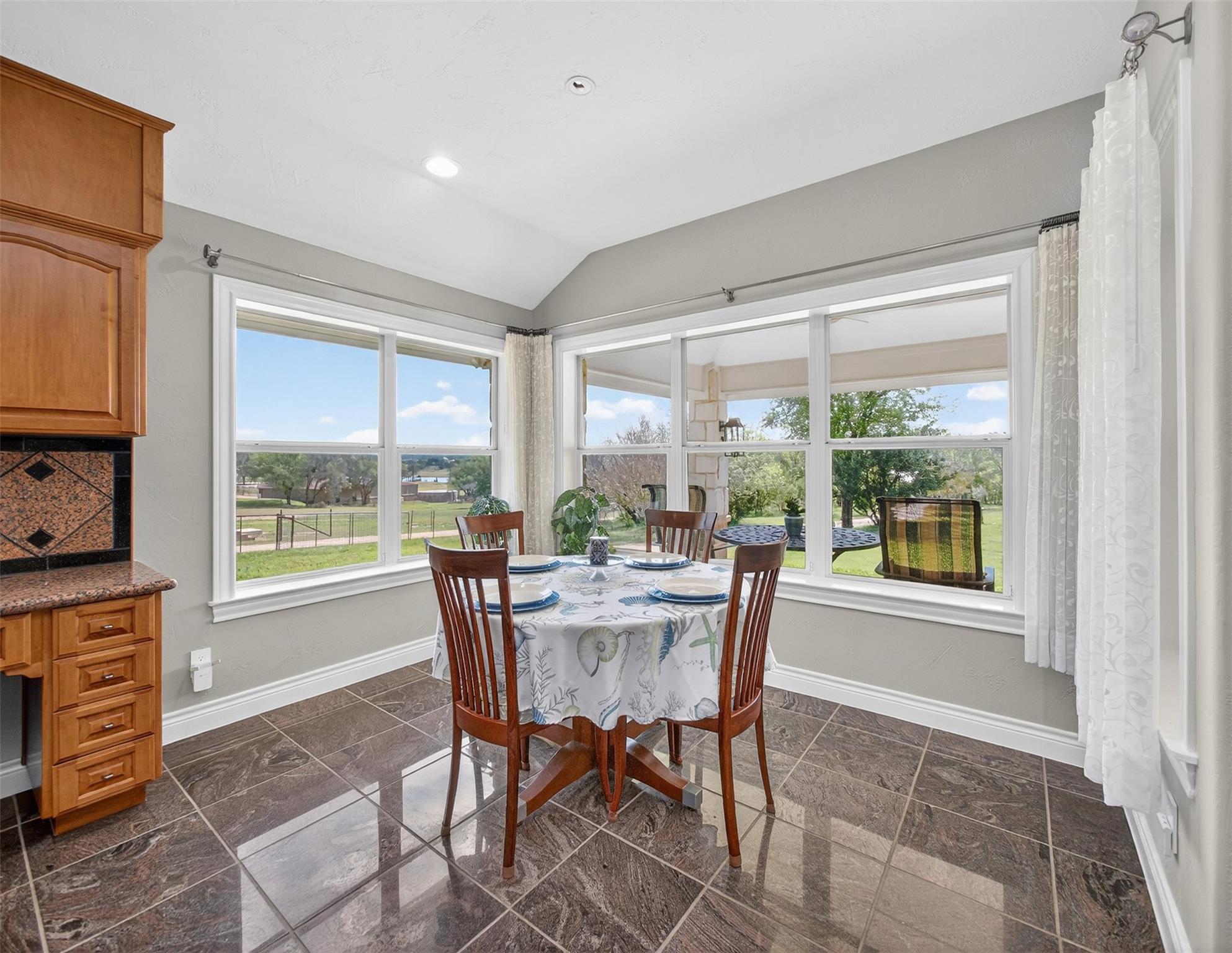 493 Chimney Cove Dr, Marble Falls, TX 78654