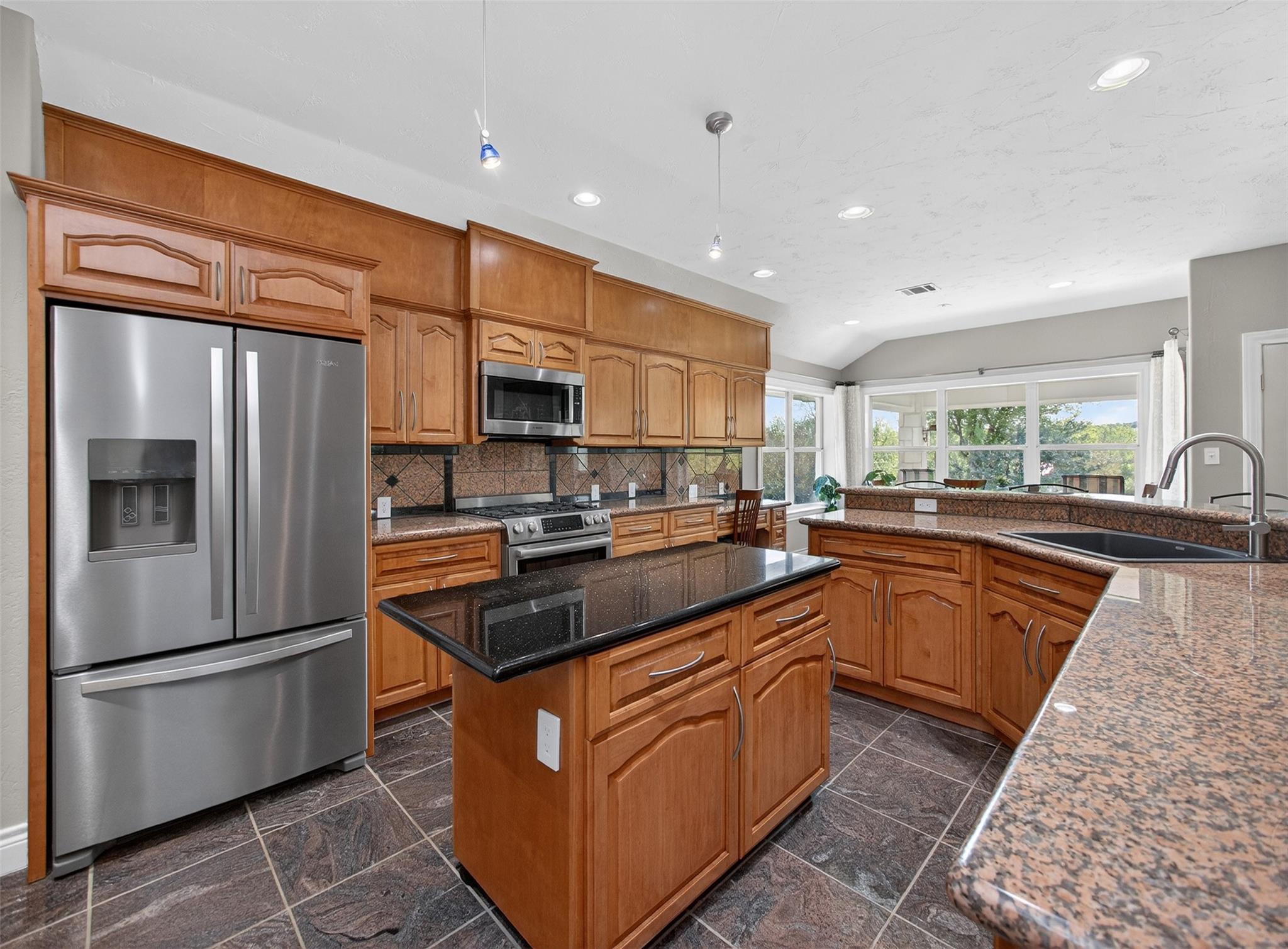 493 Chimney Cove Dr, Marble Falls, TX 78654