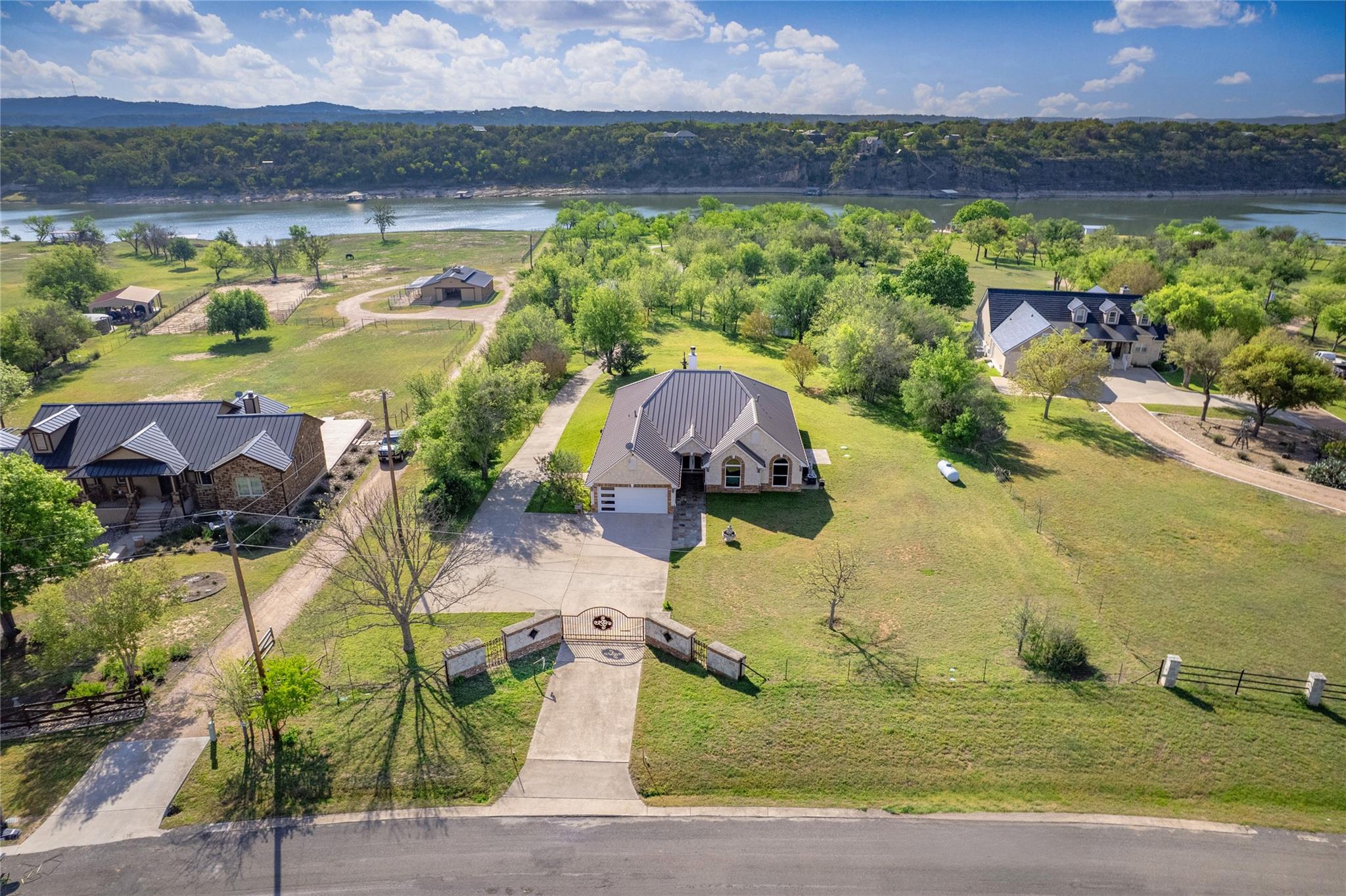 493 Chimney Cove Dr, Marble Falls, TX 78654