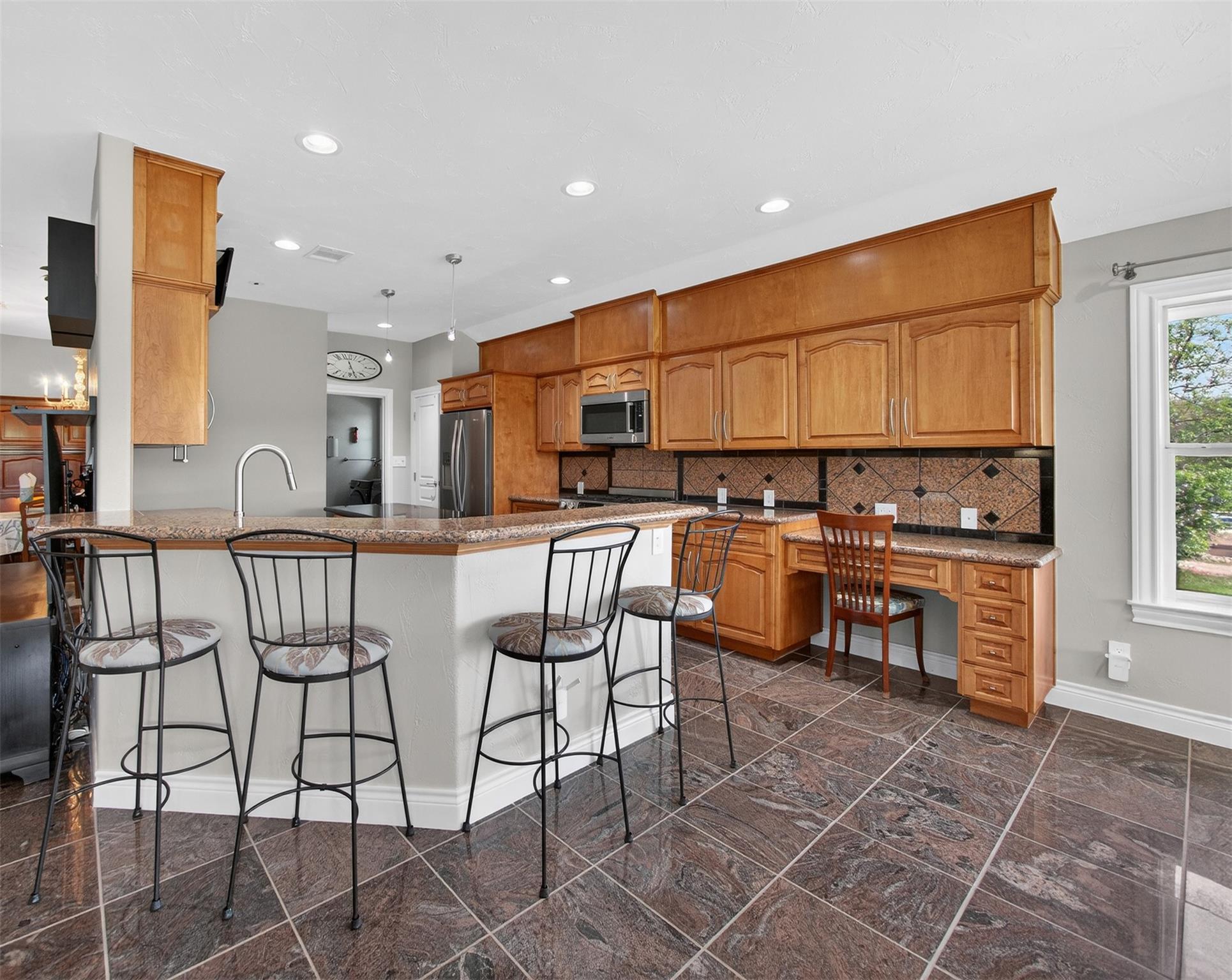 493 Chimney Cove Dr, Marble Falls, TX 78654