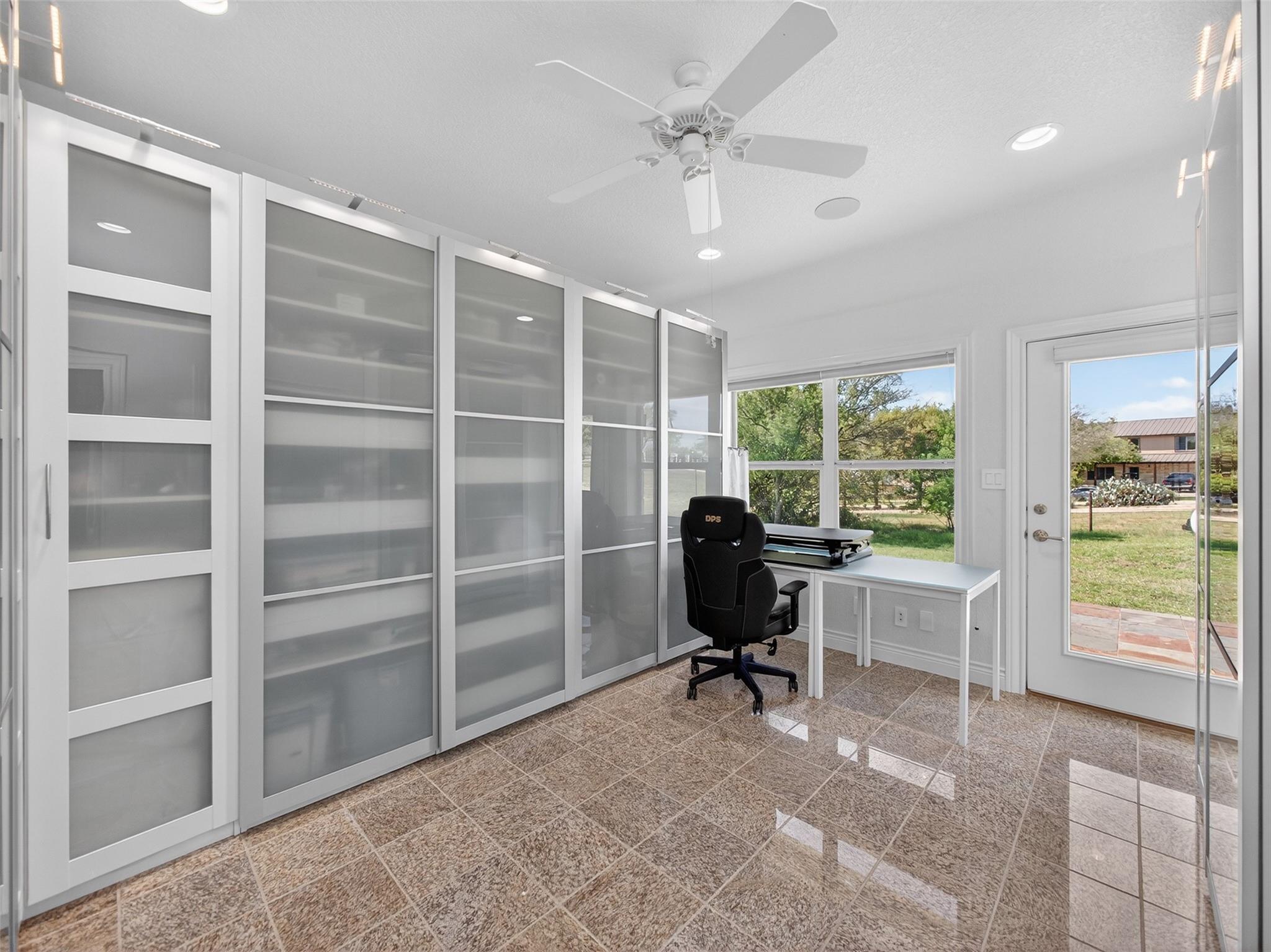 493 Chimney Cove Dr, Marble Falls, TX 78654