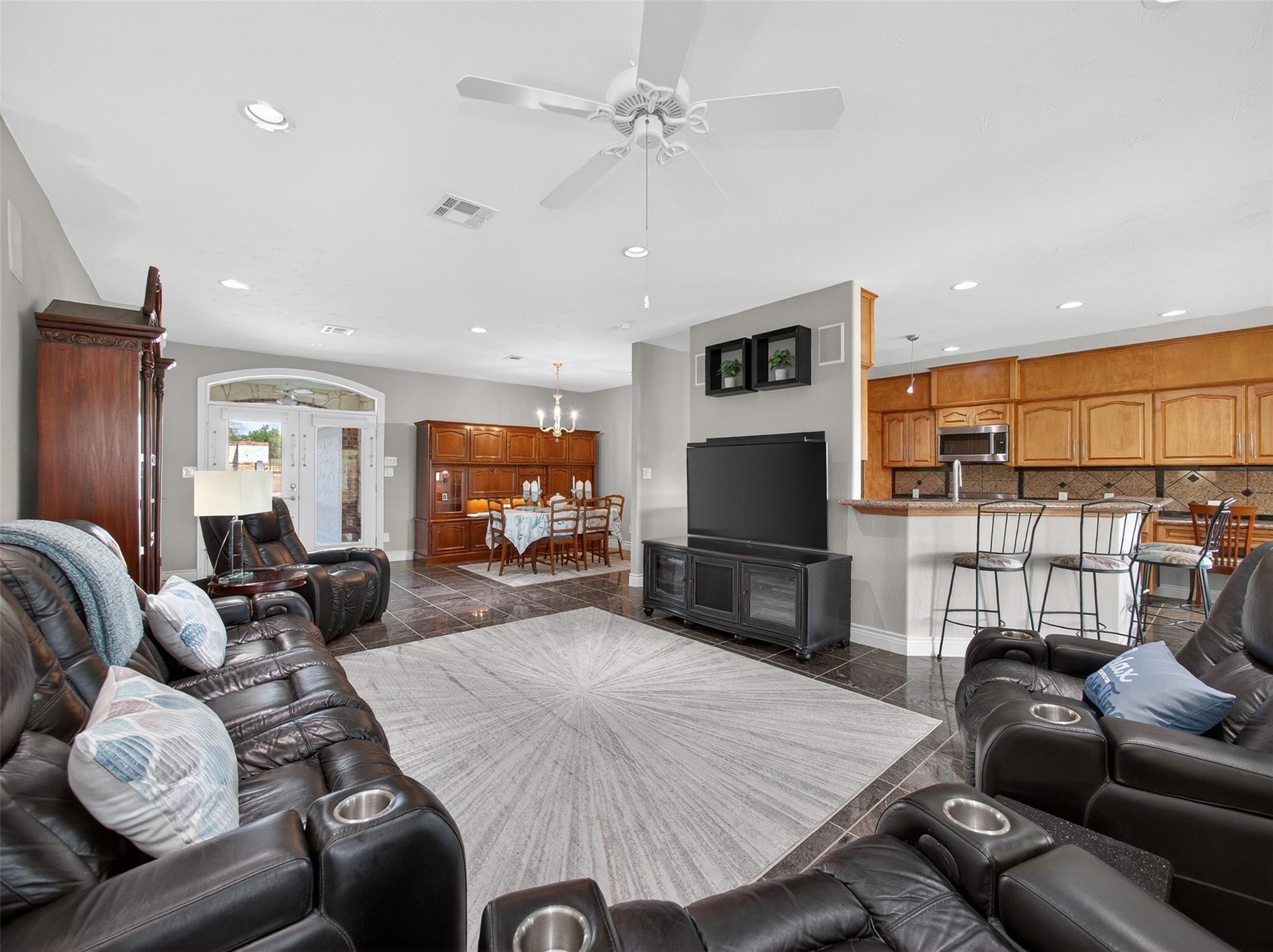 493 Chimney Cove Dr, Marble Falls, TX 78654