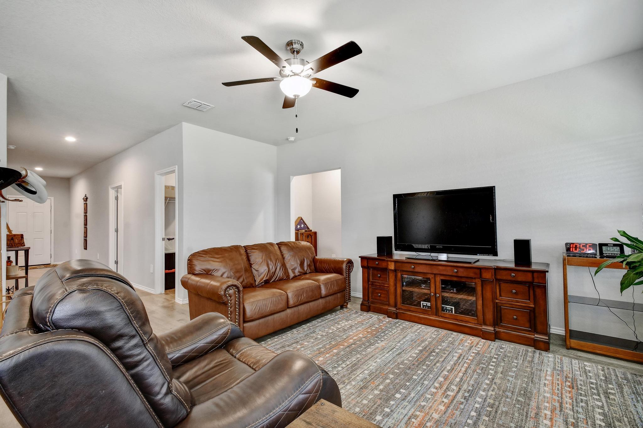 733 PEAK Pl, Seguin, TX 78155