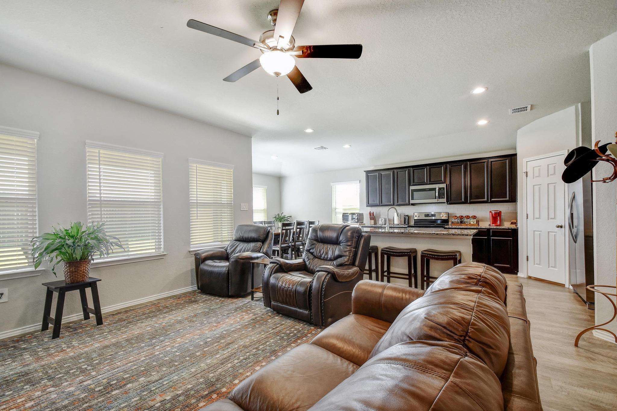 733 PEAK Pl, Seguin, TX 78155