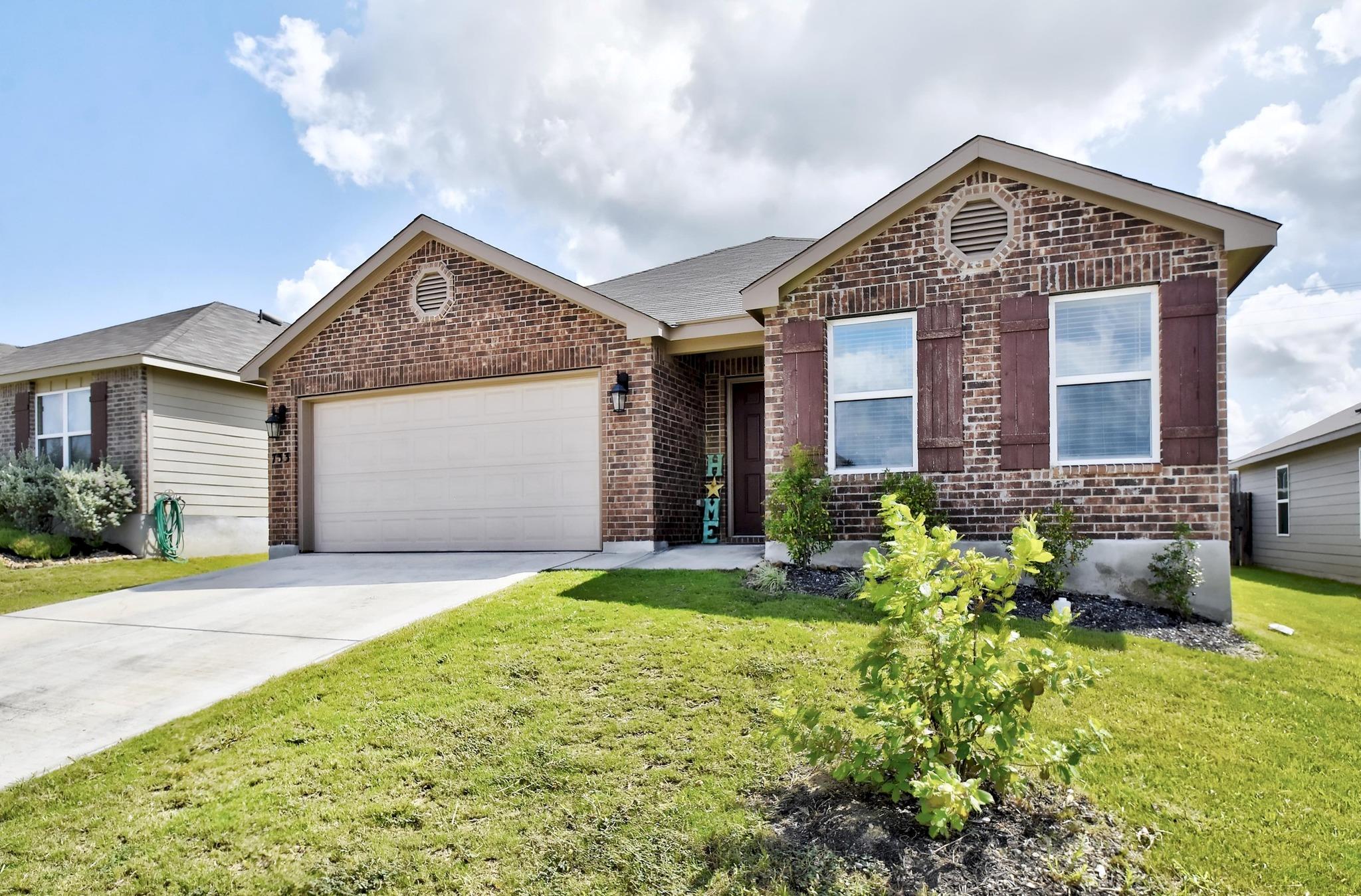 733 PEAK Pl, Seguin, TX 78155