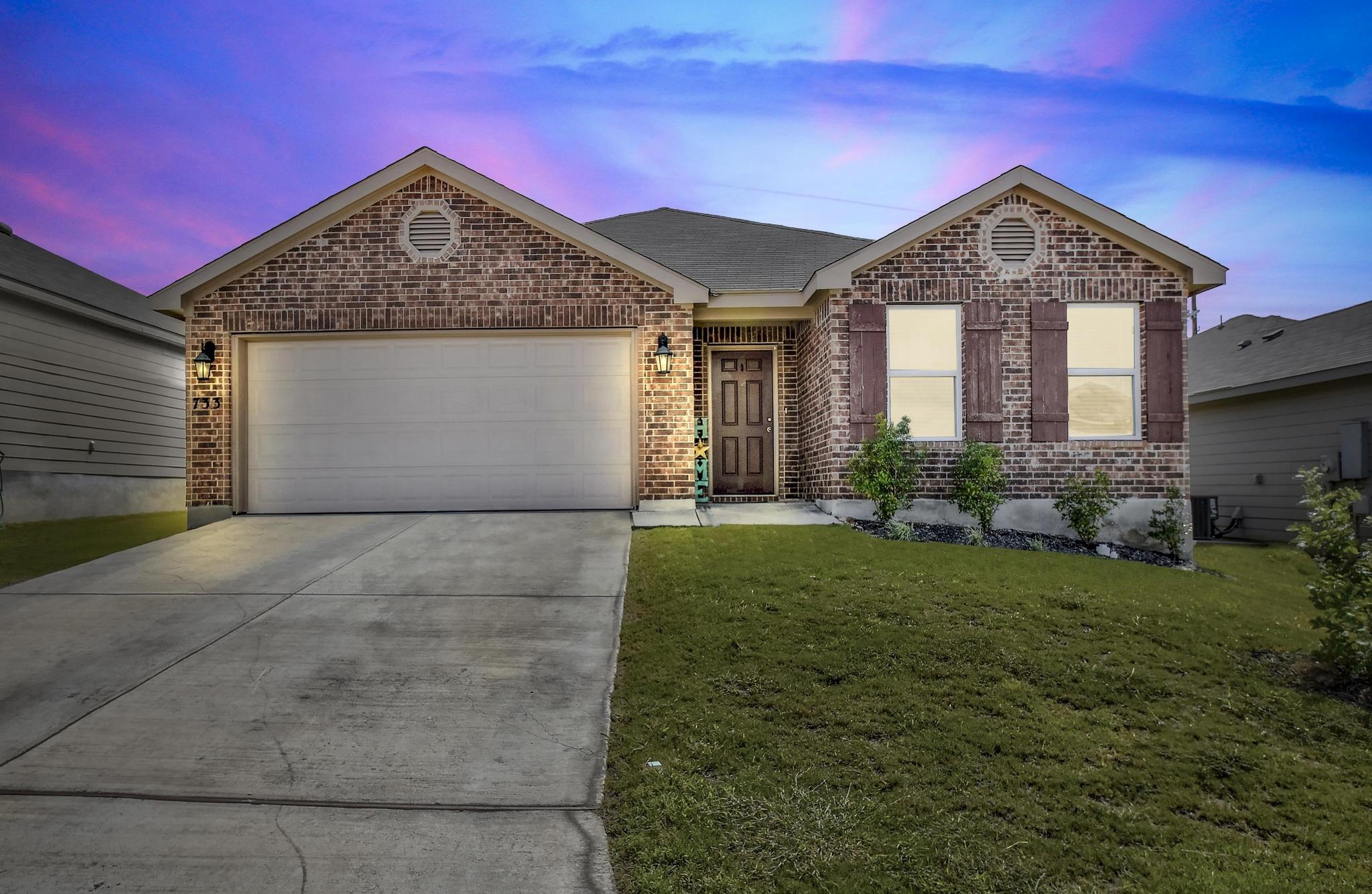 733 PEAK Pl, Seguin, TX 78155