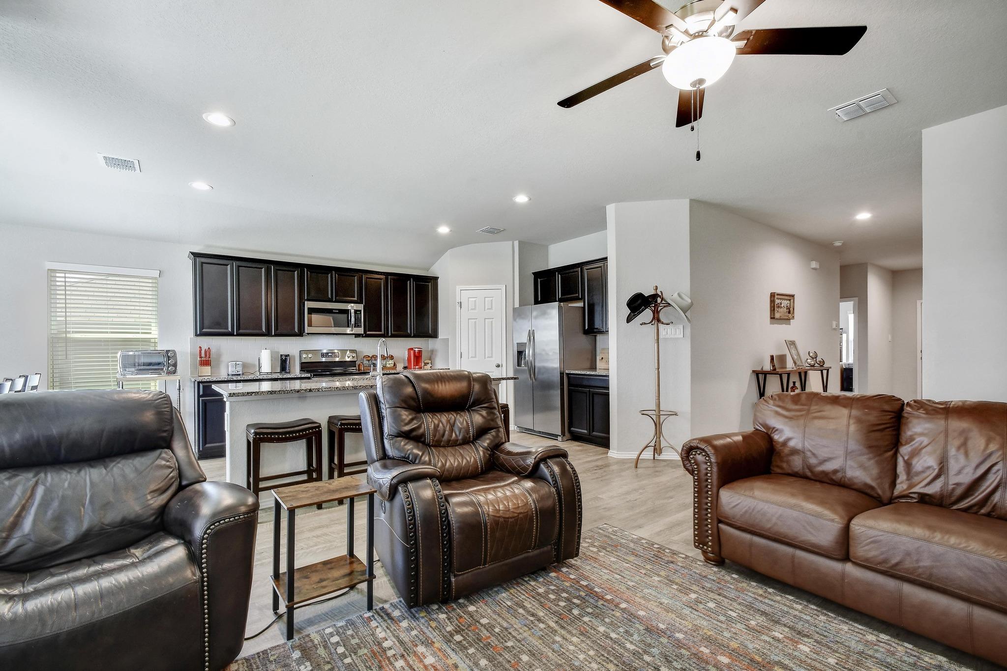 733 PEAK Pl, Seguin, TX 78155