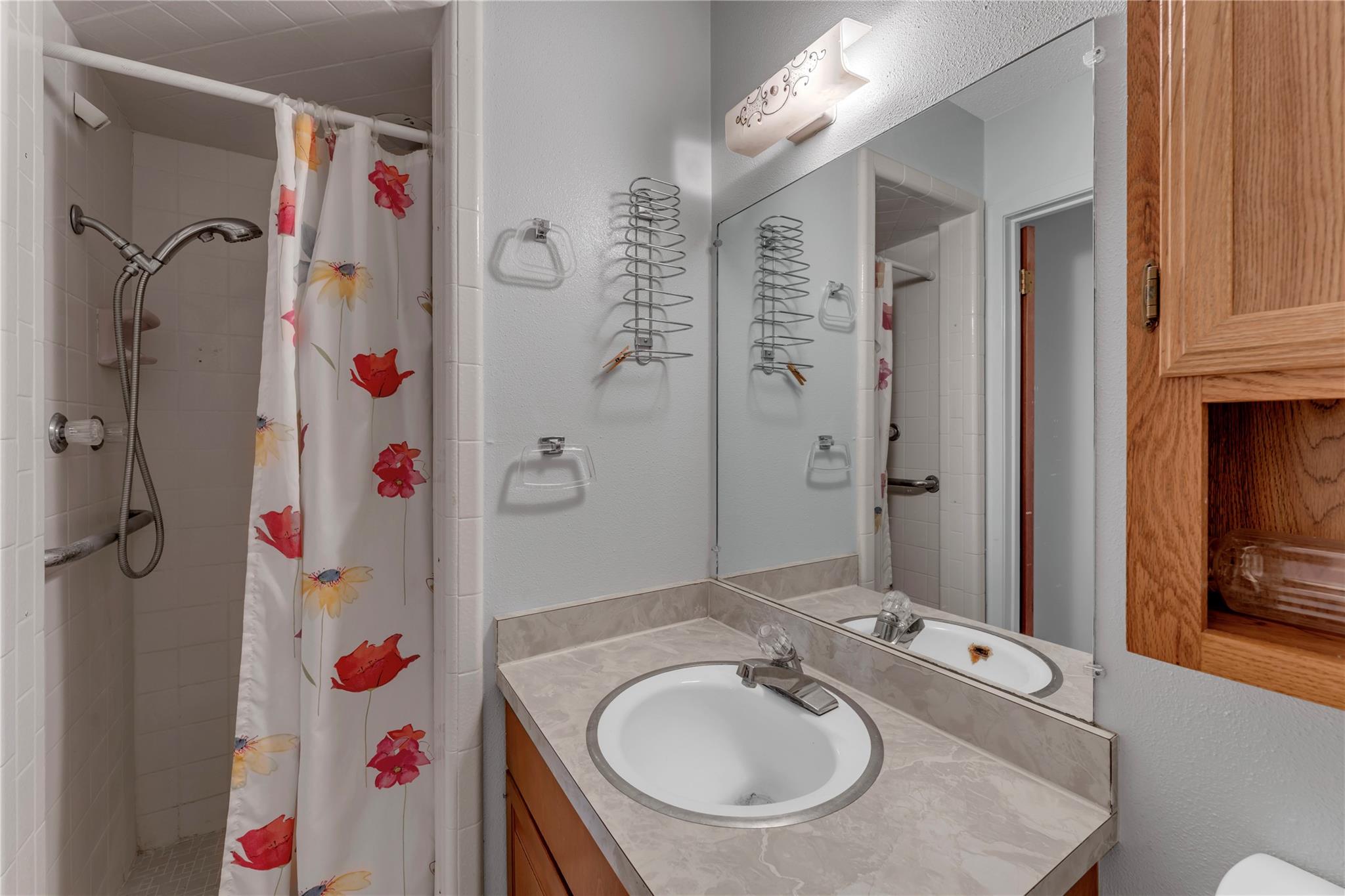 901 N Hill St, Burnet, TX 78611