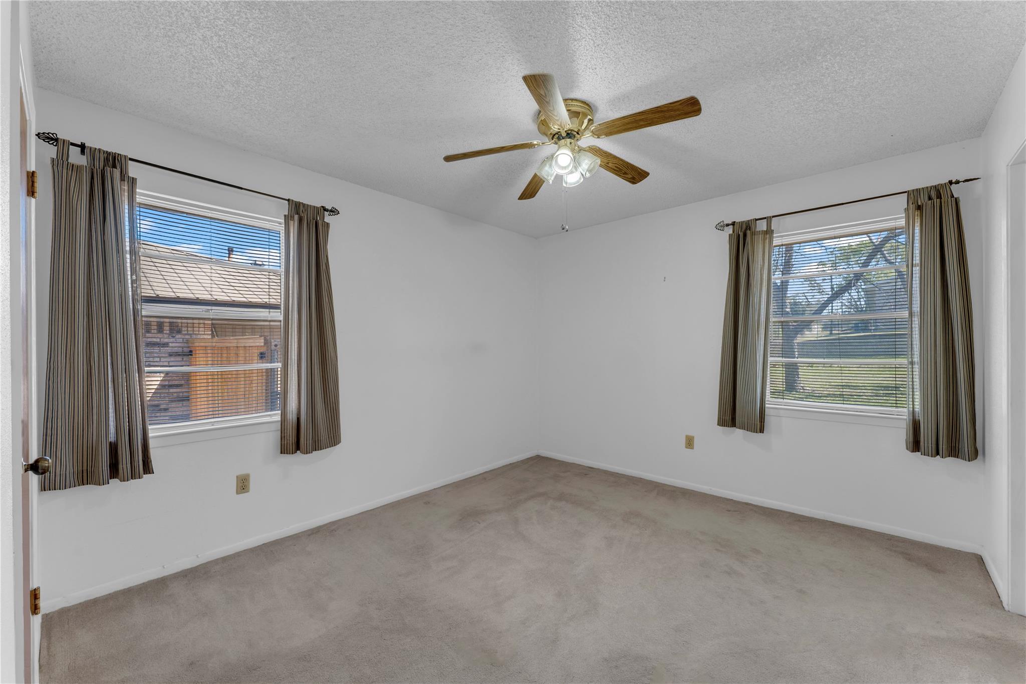 901 N Hill St, Burnet, TX 78611