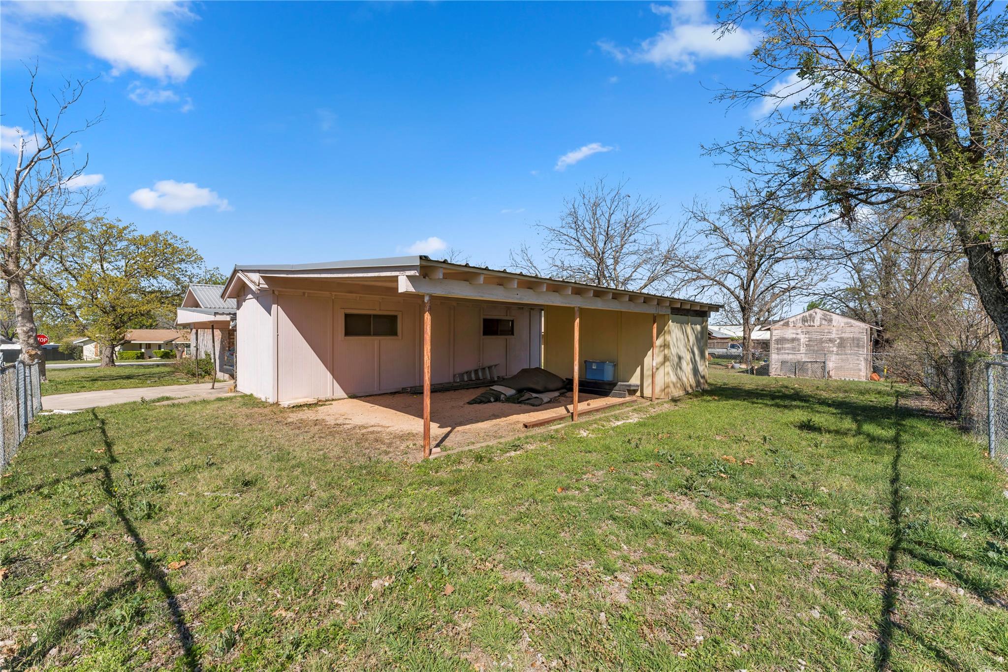 901 N Hill St, Burnet, TX 78611