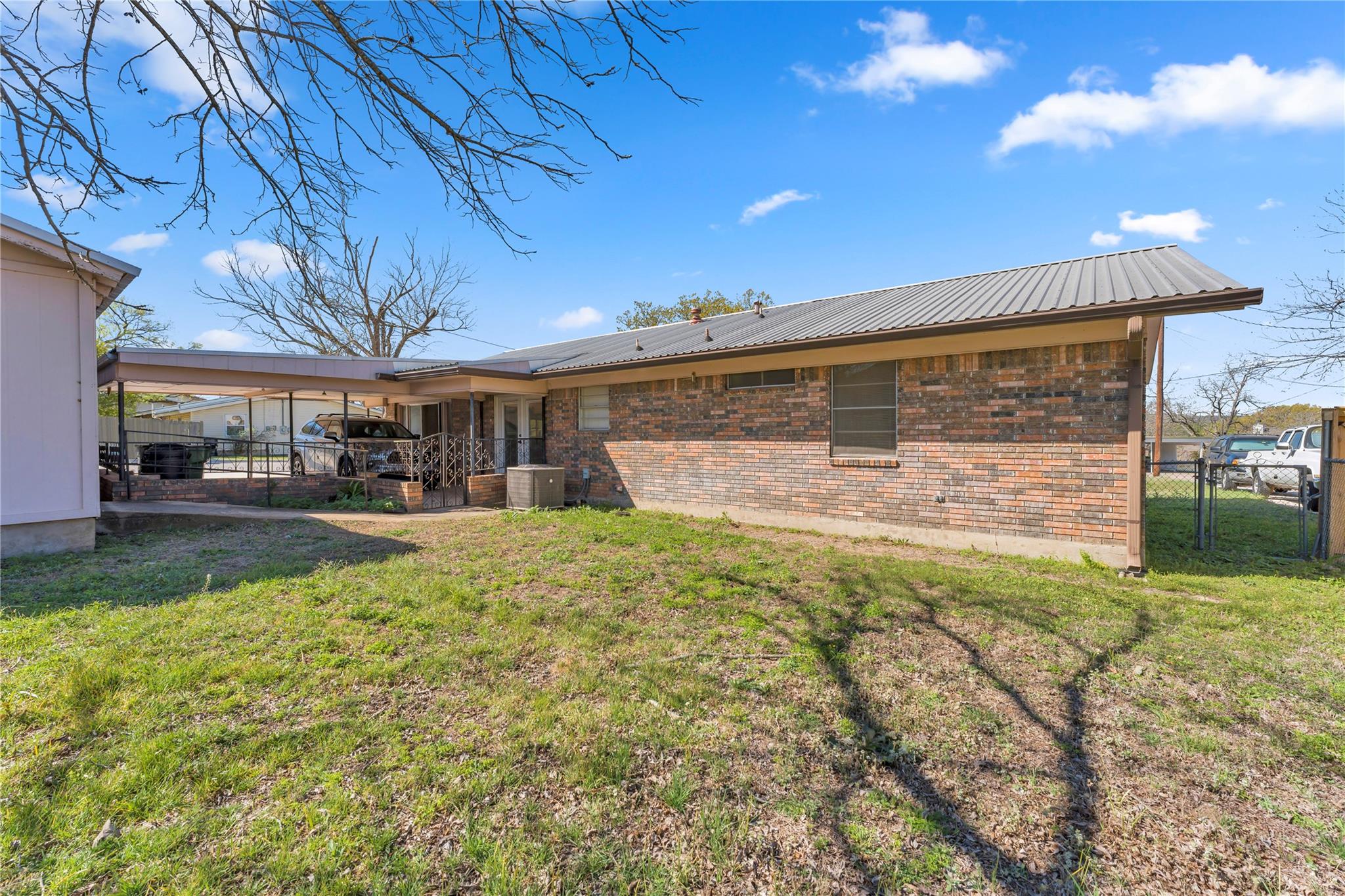 901 N Hill St, Burnet, TX 78611