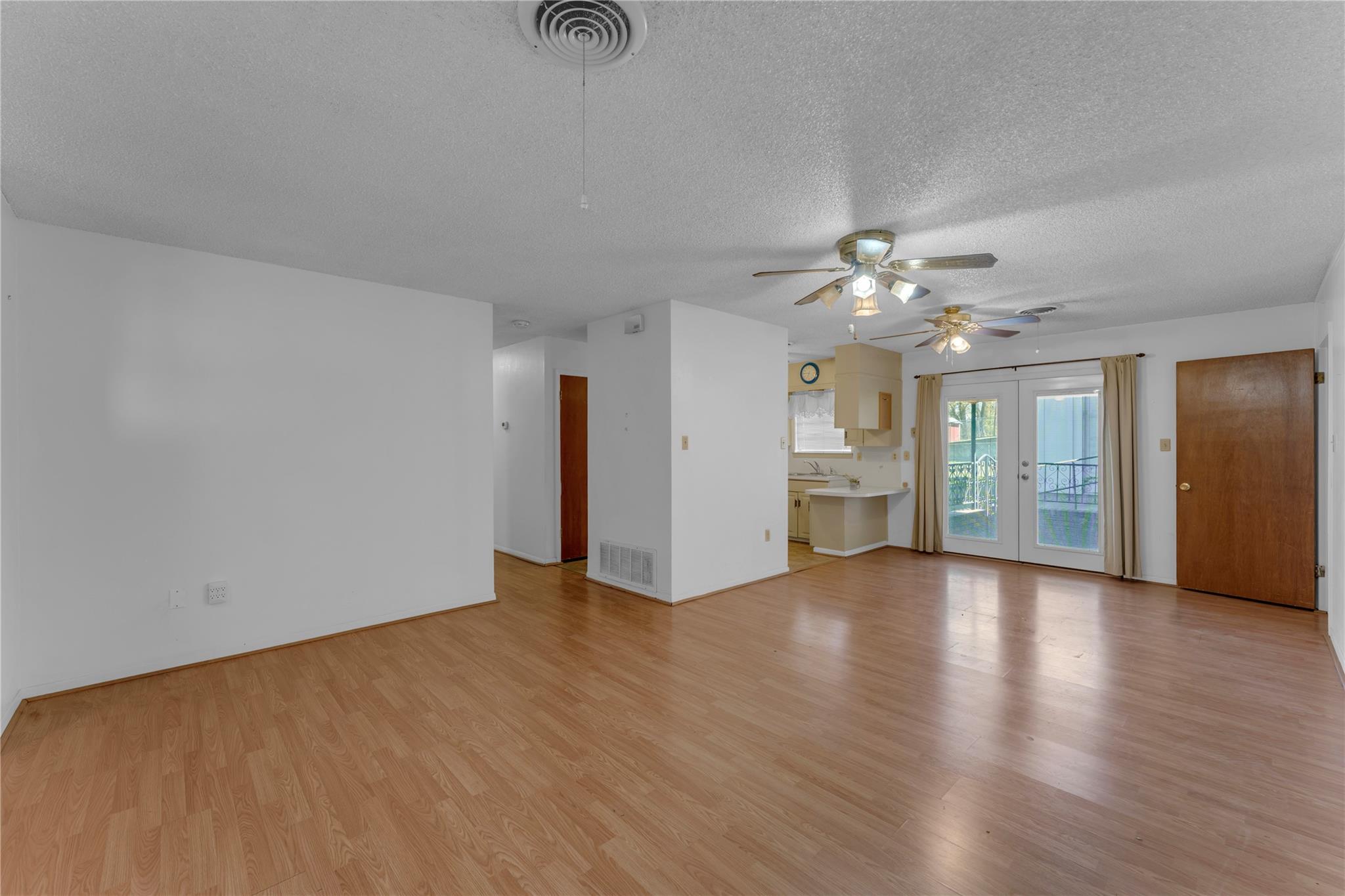 901 N Hill St, Burnet, TX 78611