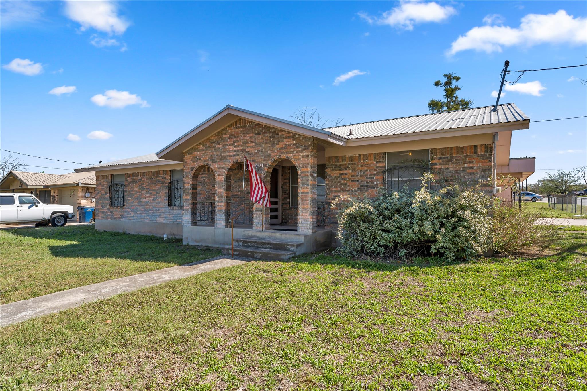 901 N Hill St, Burnet, TX 78611
