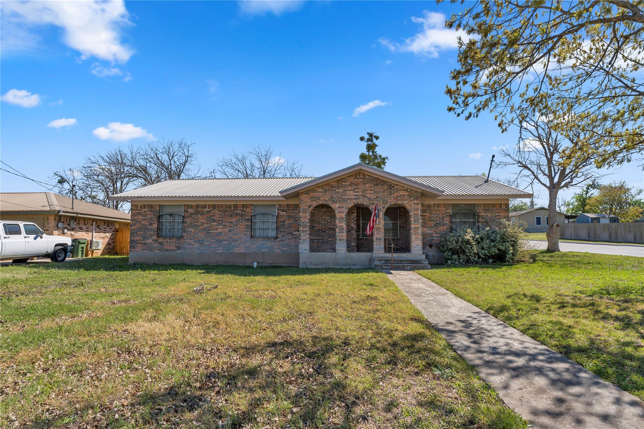 901 N Hill St, Burnet, TX 78611
