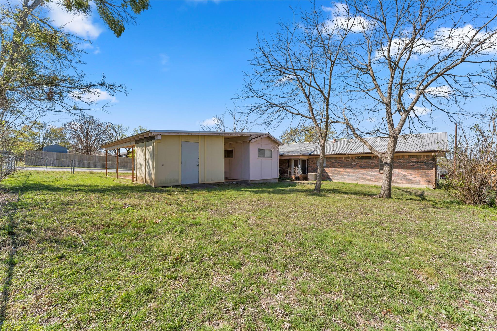901 N Hill St, Burnet, TX 78611