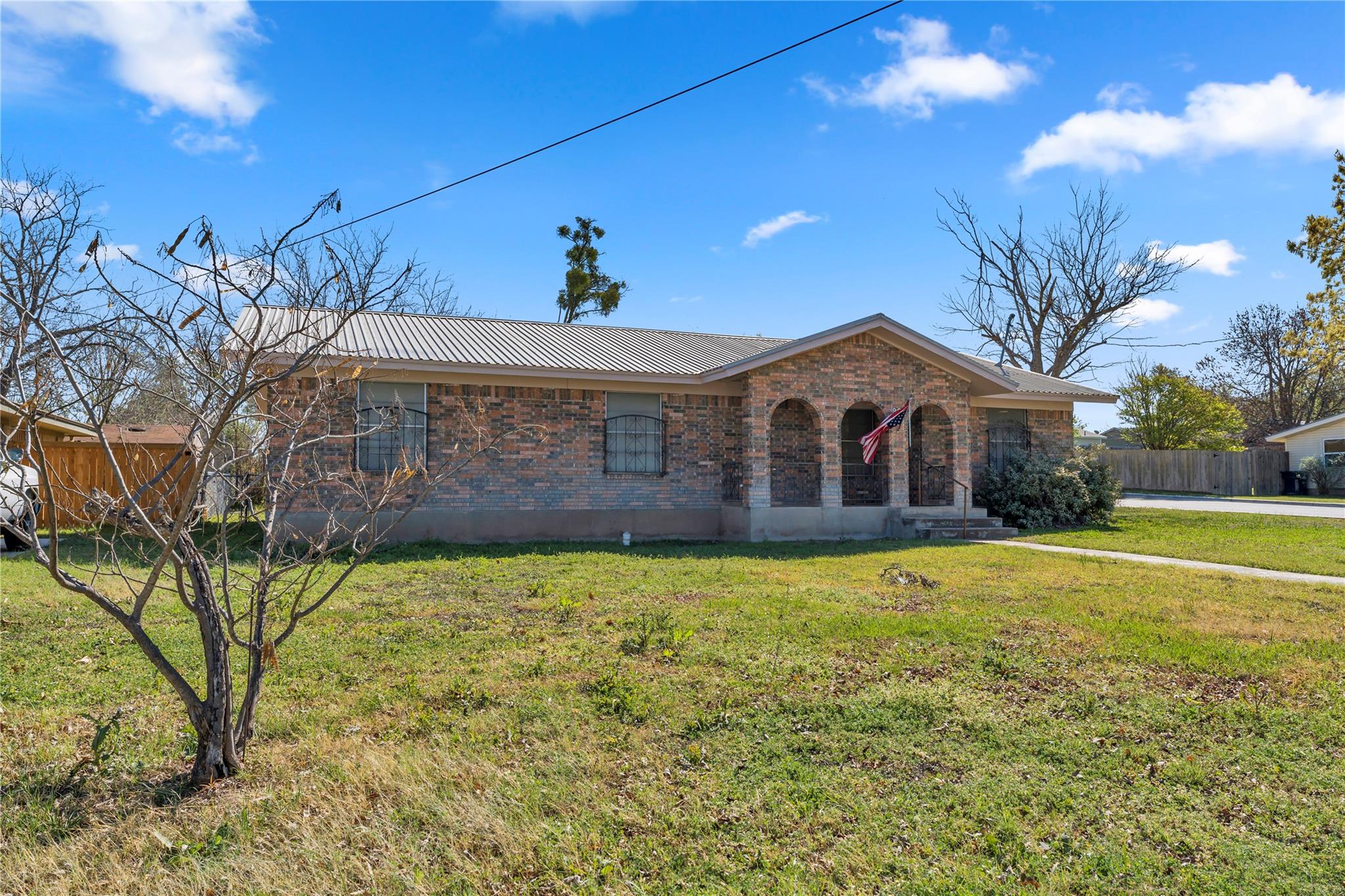 901 N Hill St, Burnet, TX 78611