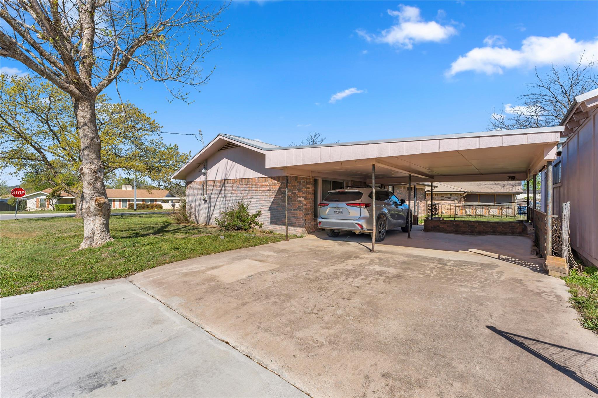 901 N Hill St, Burnet, TX 78611
